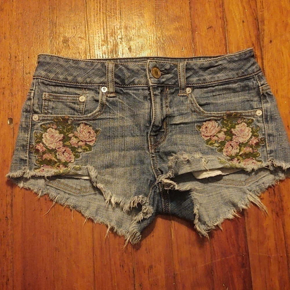 American Eagle Stretch Rose Embroidery Denim Shorts Sz 0